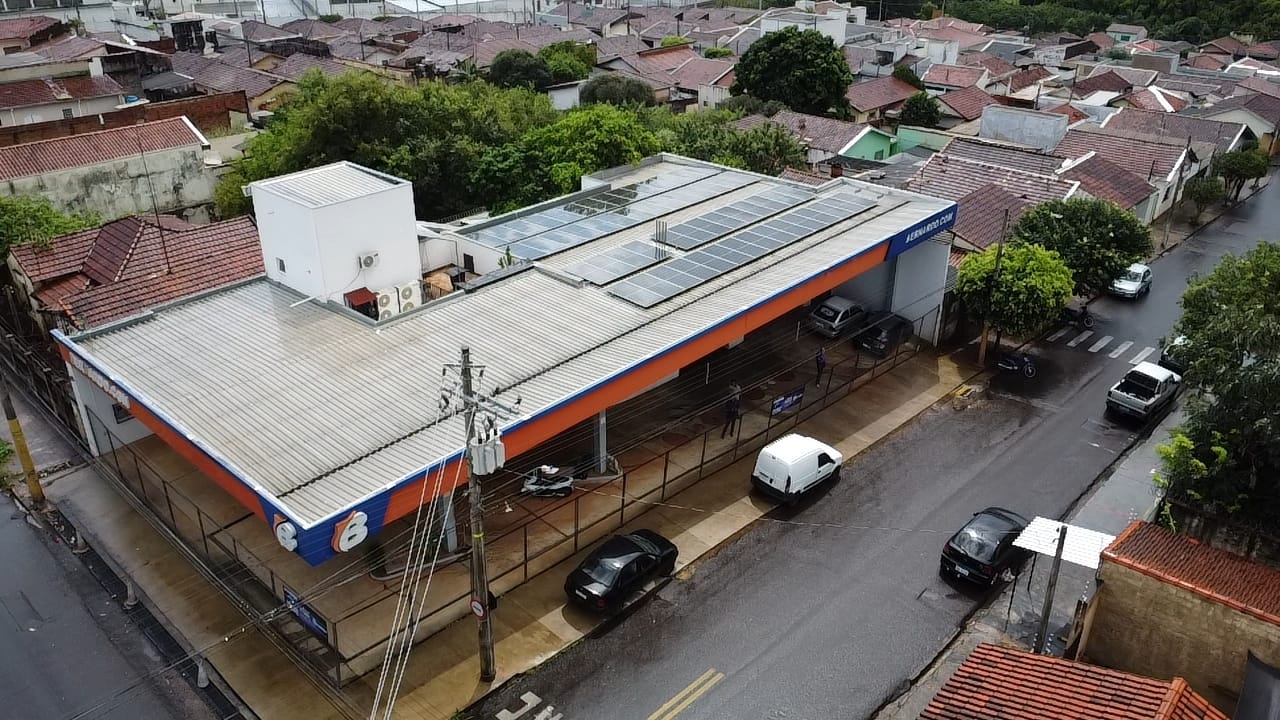 Instalação solar comercial de grande porte
